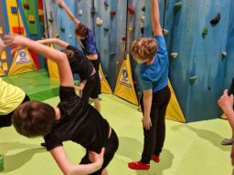 Rok szkolny 2023-2024 - 143 - 6B w parku trampolin GRAWITACJA